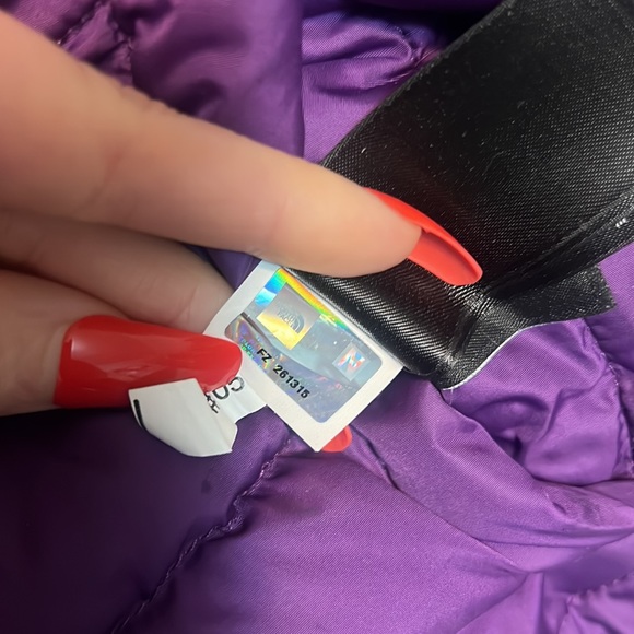 The North Face Girls Medium Purple Reversible Down Puffer Vest (flawed, as is) - Picture 10 of 14